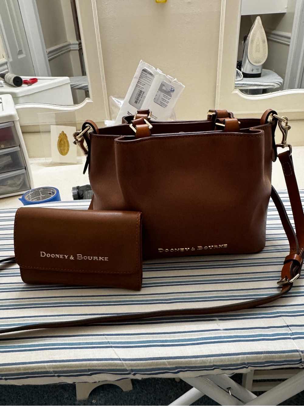 Women’s Dooney & Bourke Brown Leather Crossbody Bag & wallet